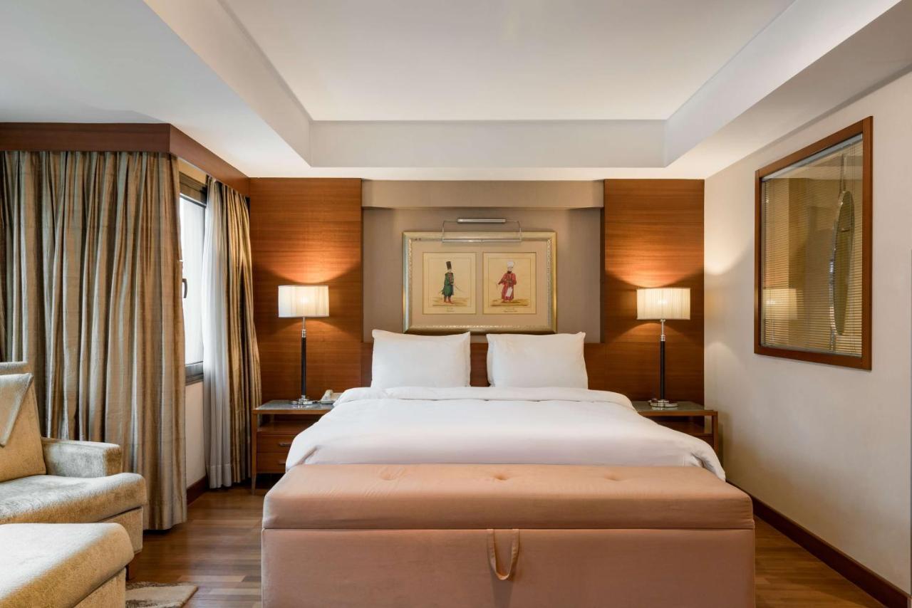 博斯普鲁斯丽笙酒店 伊斯坦布尔 外观 照片 A bedroom at the Taj Mahal Palace