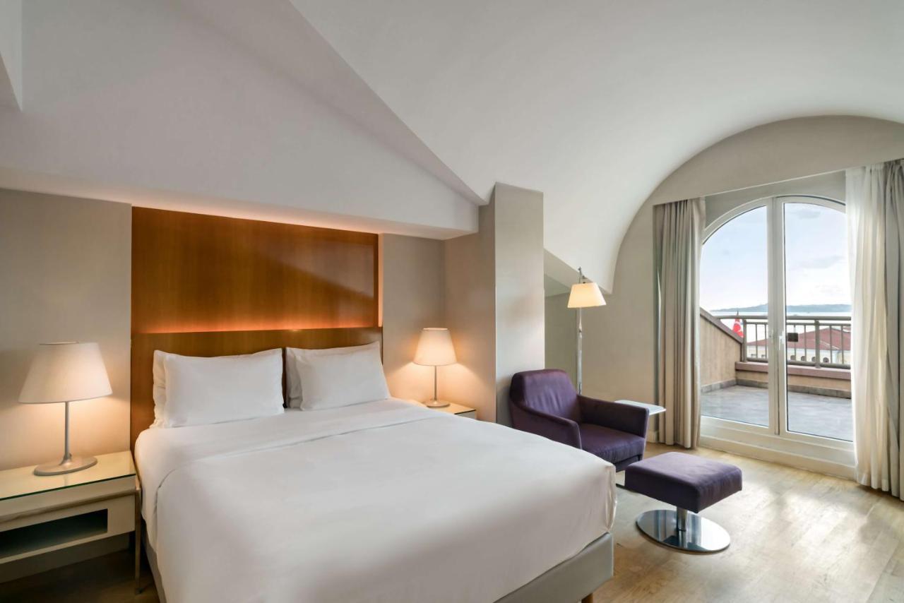博斯普鲁斯丽笙酒店 伊斯坦布尔 外观 照片 A room at the hotel