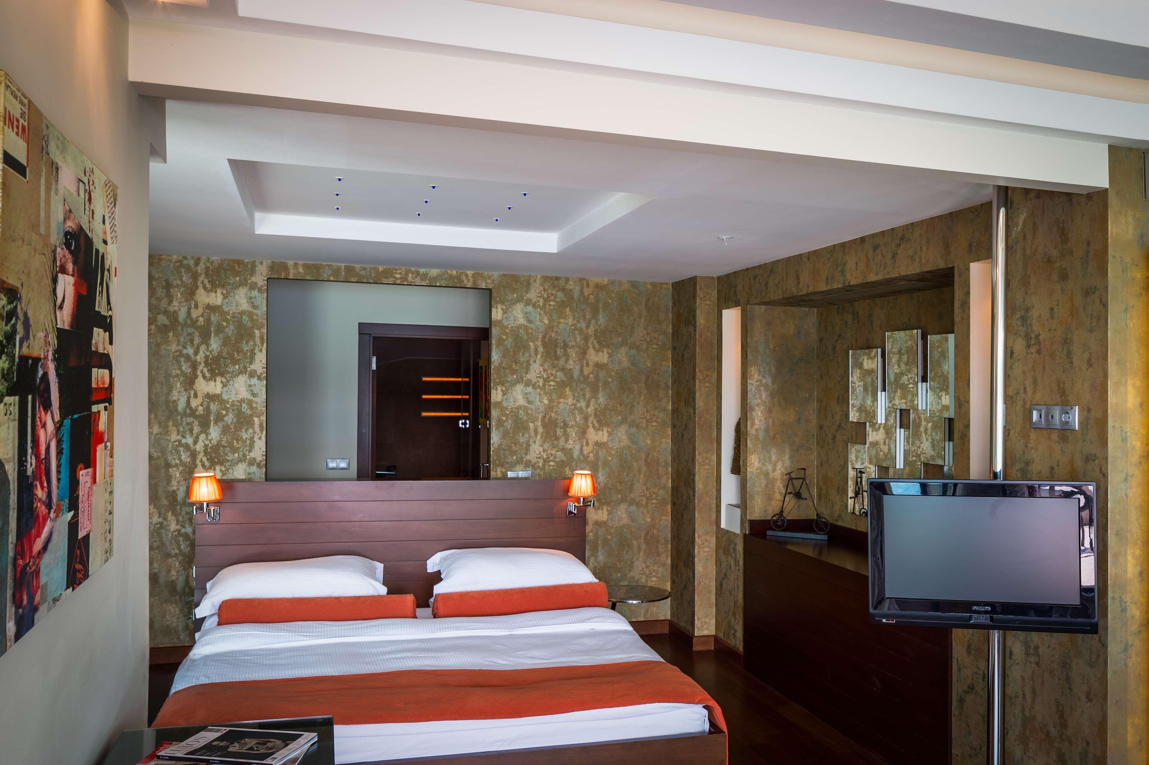 博斯普鲁斯丽笙酒店 伊斯坦布尔 外观 照片 A bedroom at the hotel