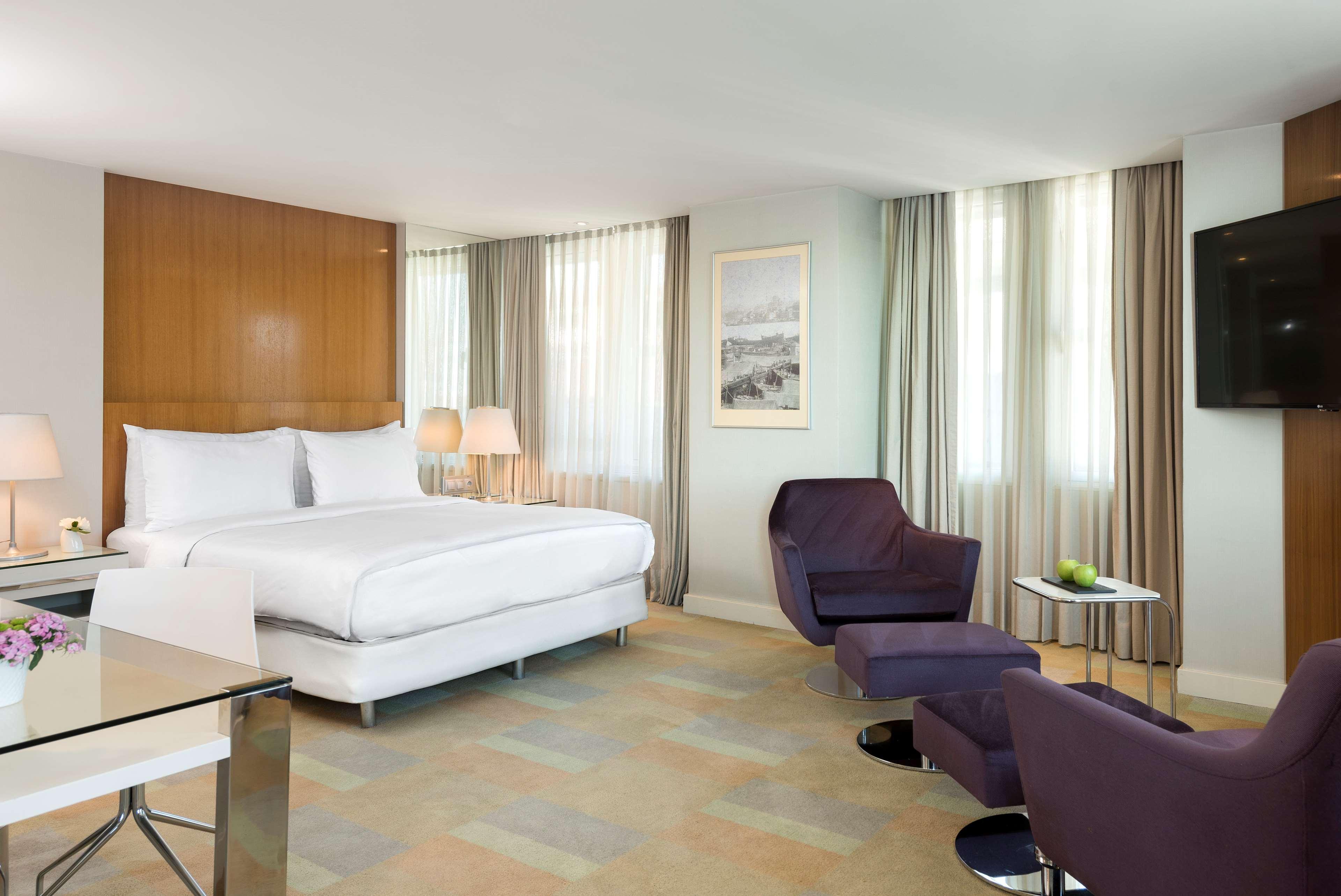 博斯普鲁斯丽笙酒店 伊斯坦布尔 外观 照片 A suite at the Hotel Brussels