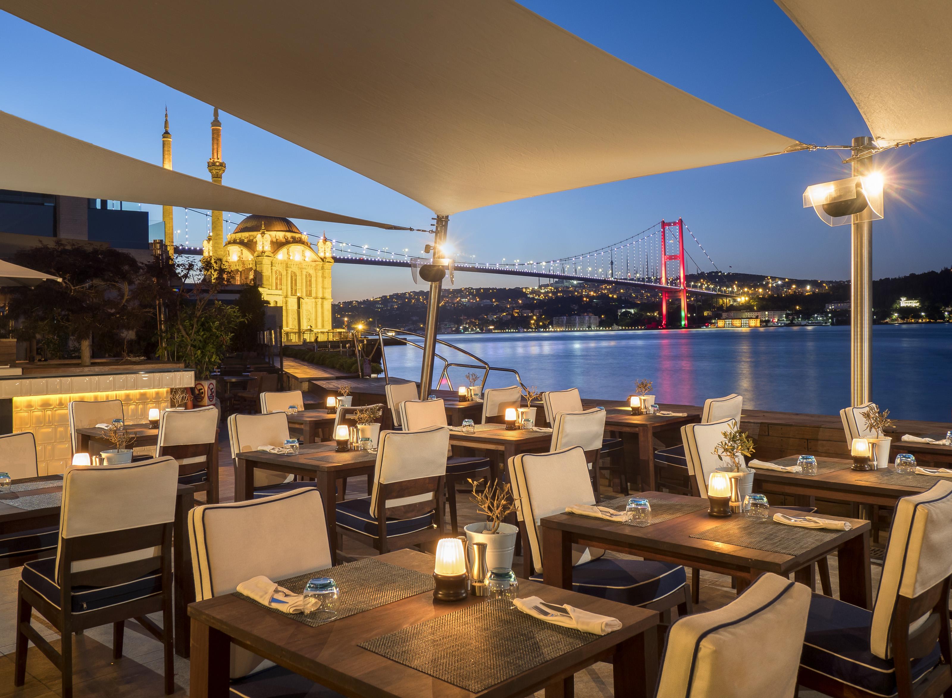 博斯普鲁斯丽笙酒店 伊斯坦布尔 外观 照片 Terrace at the Four Seasons Hotel Istanbul