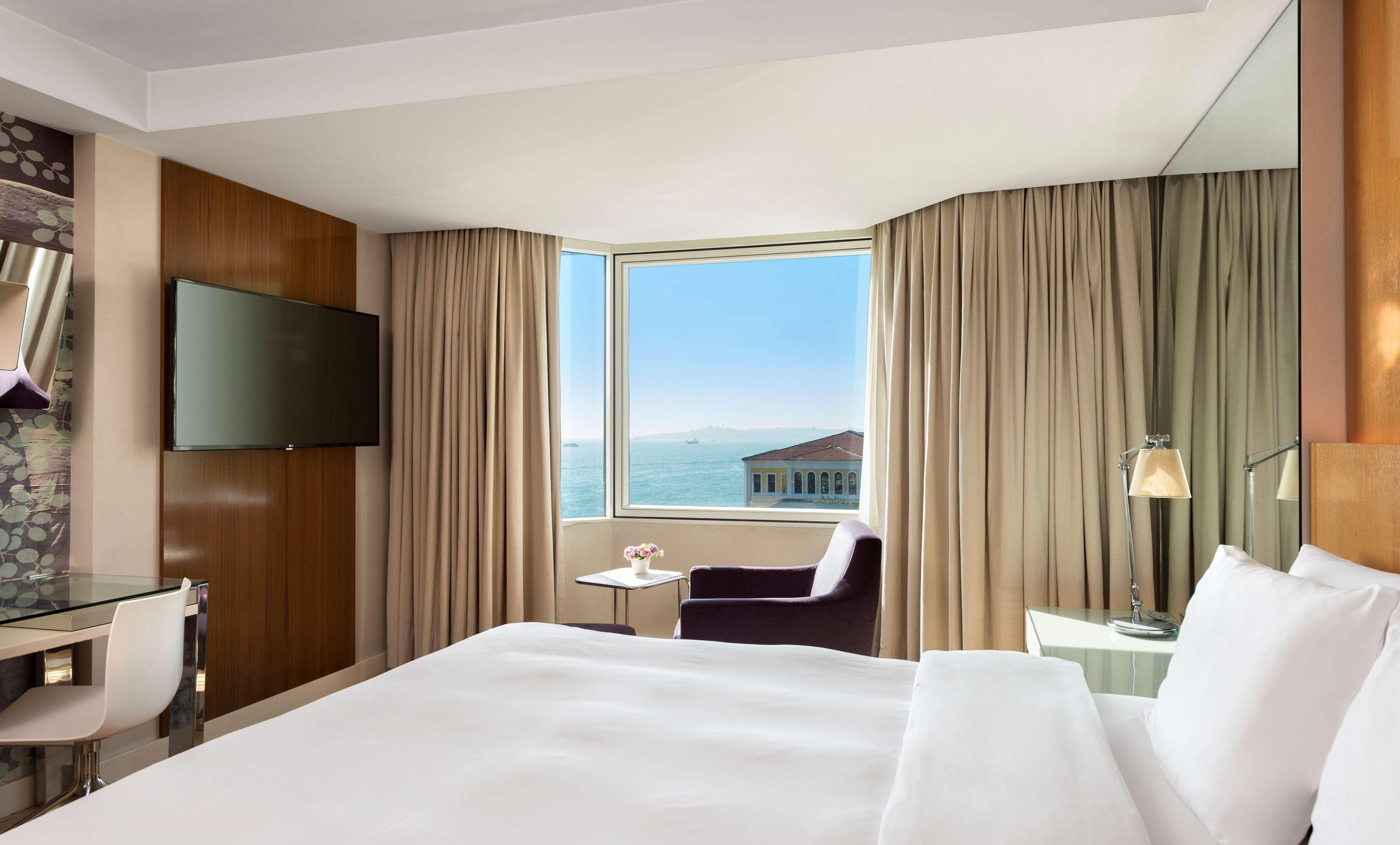 博斯普鲁斯丽笙酒店 伊斯坦布尔 外观 照片 A room at the hotel