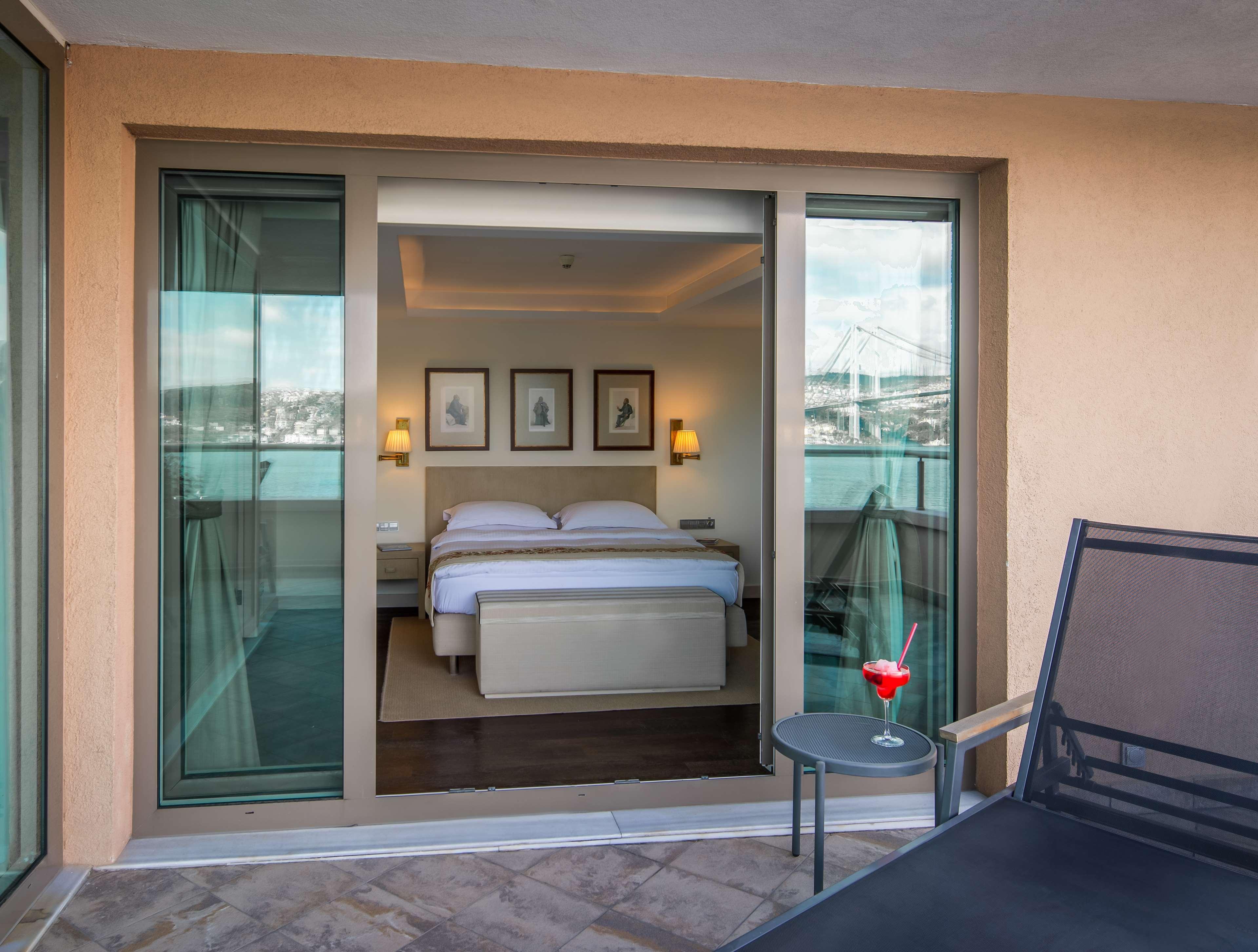 博斯普鲁斯丽笙酒店 伊斯坦布尔 外观 照片 A room at the hotel