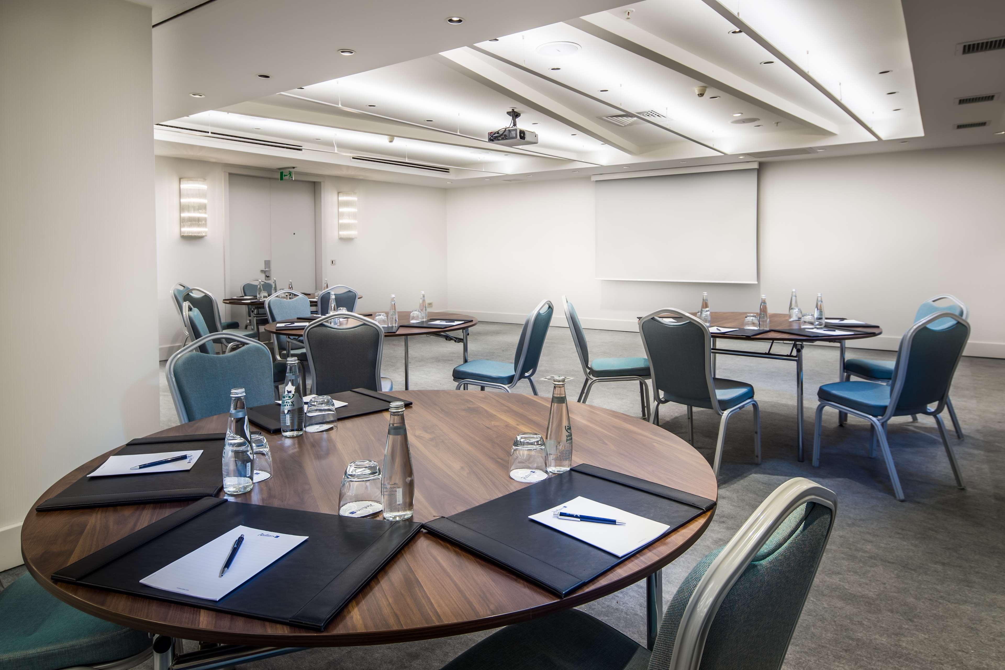 博斯普鲁斯丽笙酒店 伊斯坦布尔 外观 照片 The meeting room at the Royal Society