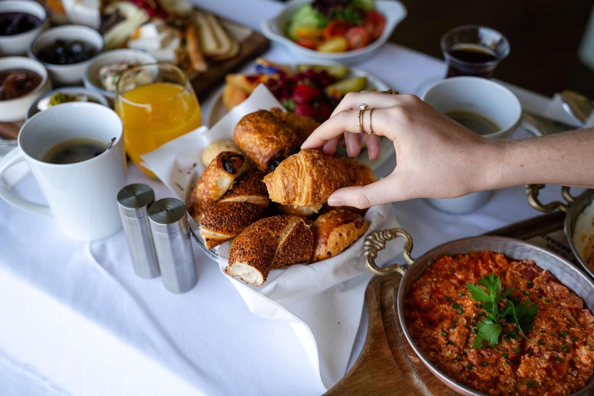 博斯普鲁斯丽笙酒店 伊斯坦布尔 外观 照片 Turkish breakfast